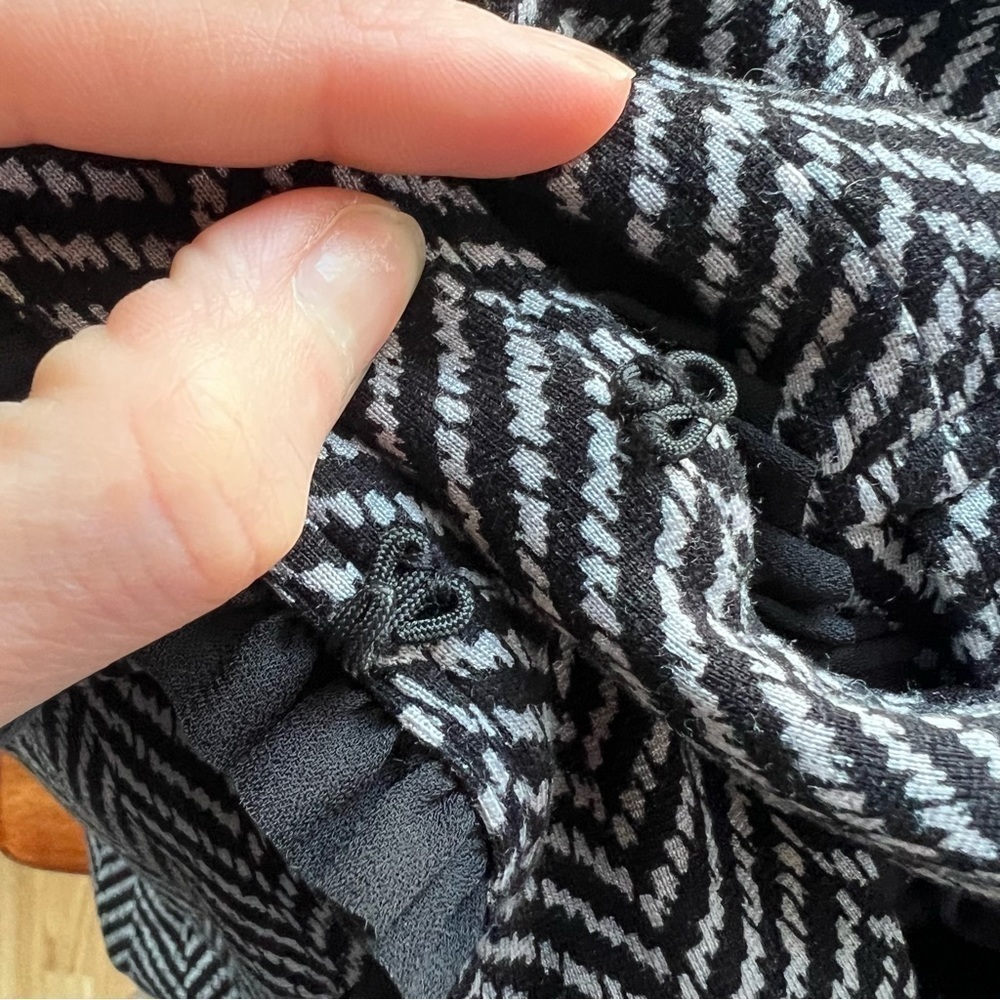 Chicos: Zigzag Black White Stripped Ruffled Blaze… - image 8